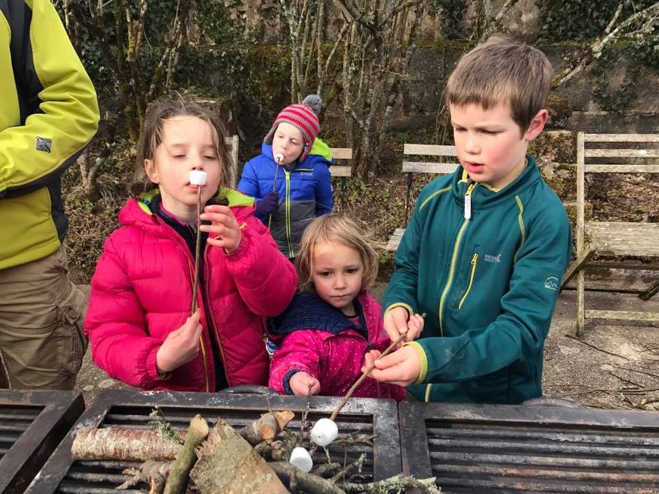Winter fun with marshmallows on the huge BBQ!